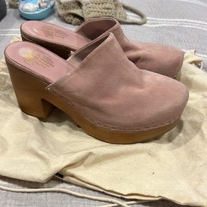 Charlotte Stone “Marlo” clogs in Lilac